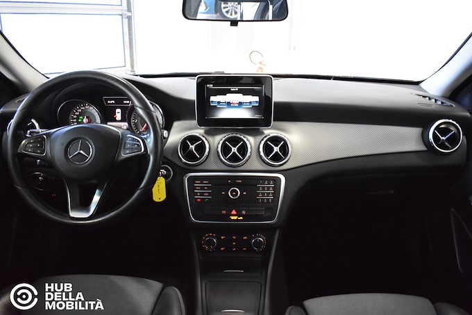 MERCEDES-BENZ GLA 200 d Automatic Business